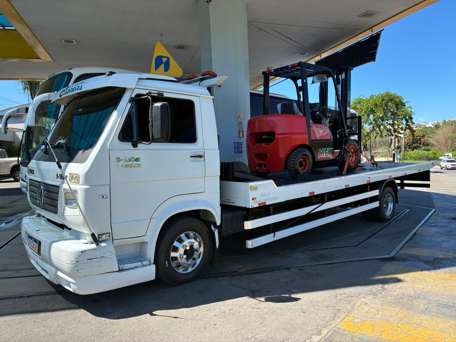 Máquina em manutenção preventiva — Empilha Divi